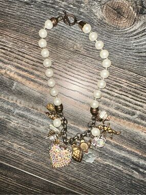 Vintage (1990) “Carolee” Two Tone Glass Pearl Iridescent Heart Charm Necklace
